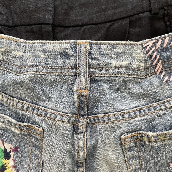 Embroidered Distressed Cutoff Cropped Denim Blue Jeans Low Rise 11 *altered* - Picture 11 of 12